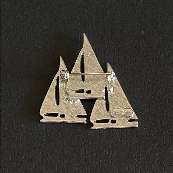 Vintage Signed Ginnie Johansen Silvertone Brooch Pin Sailboats c 1980s - Picture 4 of 5